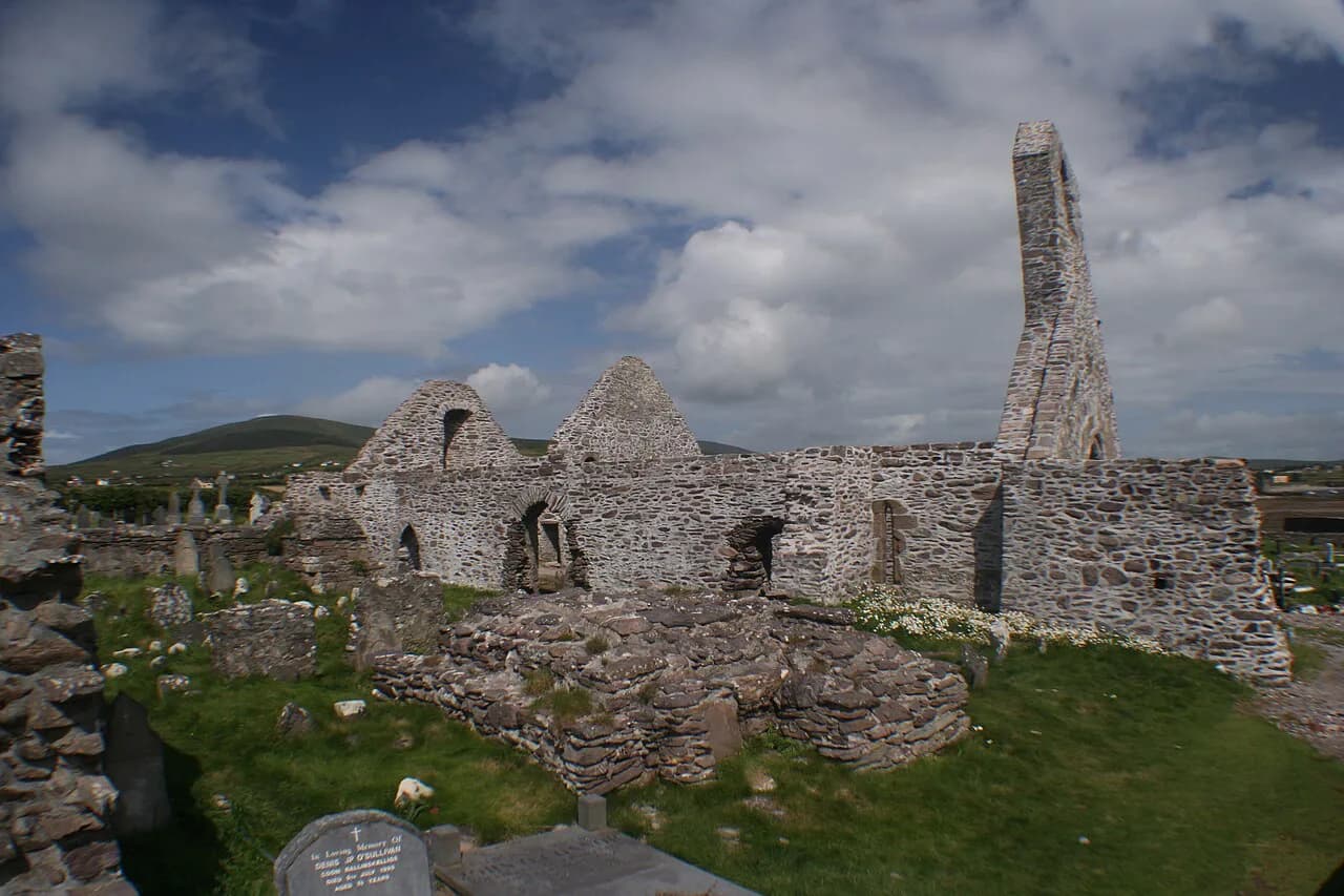 Ballinskelligs Abbey Guide: The Skellig Monks' Mainland Priory