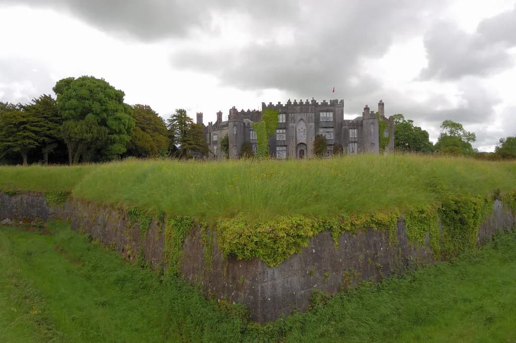 Birr Castle: Gardens, Great Telescope and Science Centre Guide