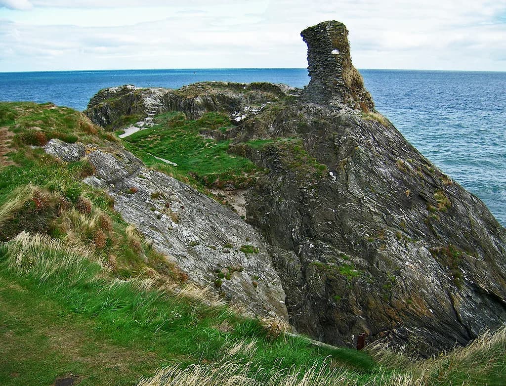 Black Castle, Wicklow Town: A Headland Ruin Visitor Guide
