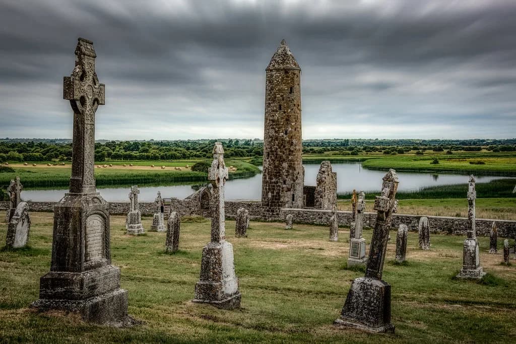 Clonmacnoise: A Guide to the Shannon-Side Monastery