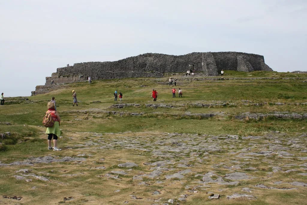 Dún Aonghasa: Visitor Guide to the Aran Islands Cliff Fort