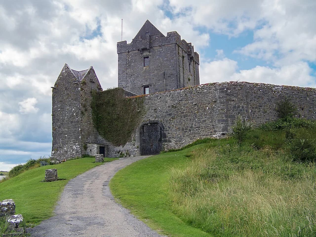 Dunguaire Castle, Kinvara: History and Current Visitor Status