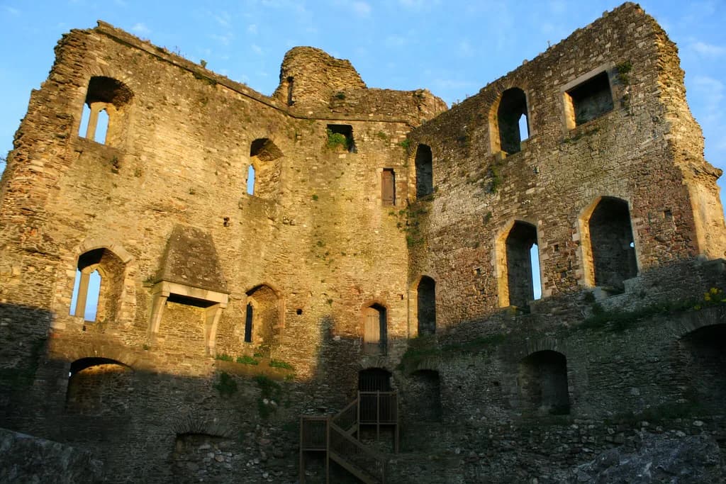 Ferns Castle: A Guide to the Norman Stronghold at Ferns
