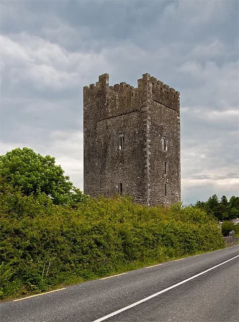 Glenquin Castle: Visiting the O'Hallinan Tower House