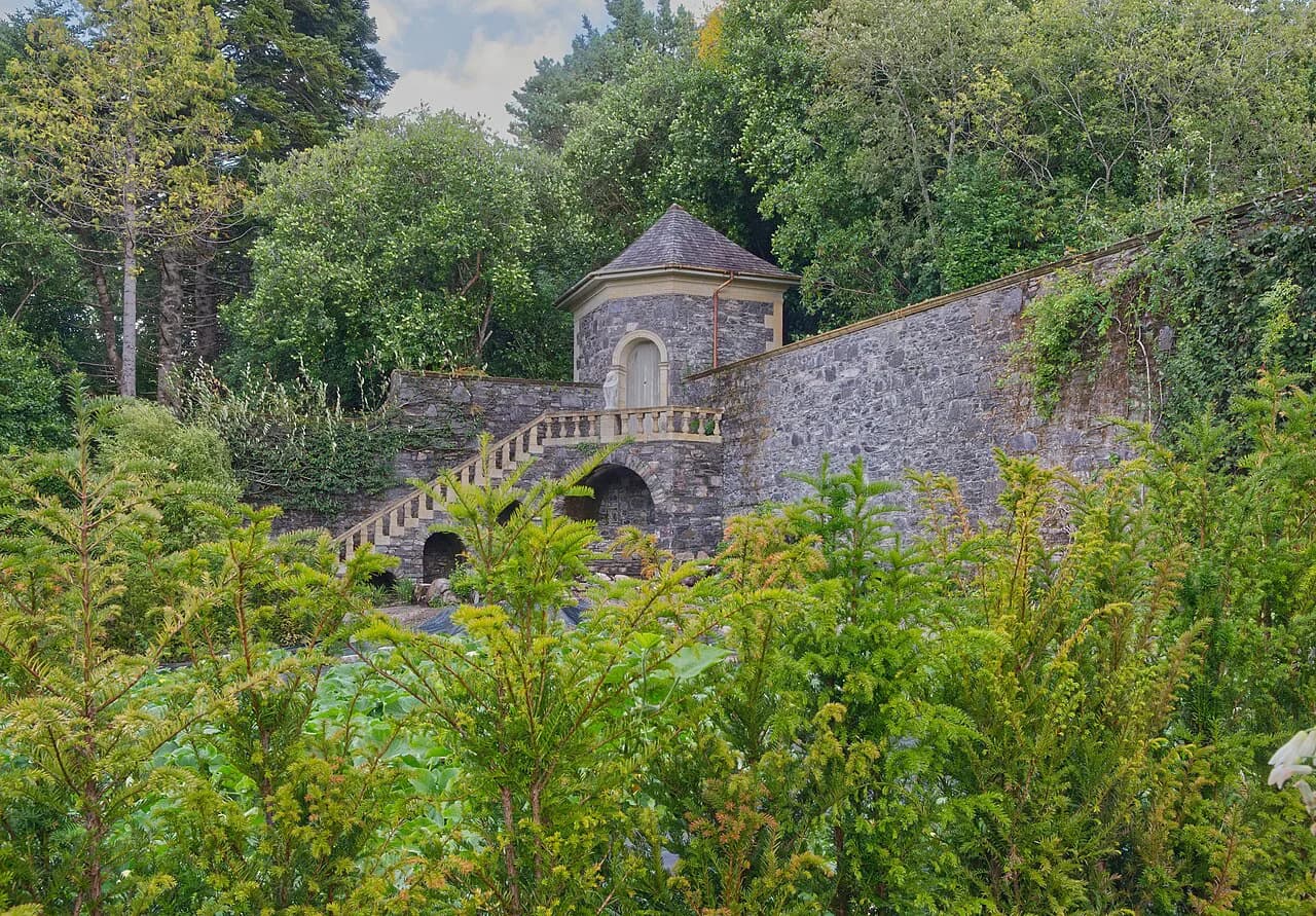 Irish Gardens: A Visitor Guide to Seven Documented Sites