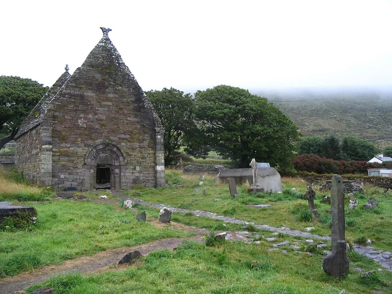 Kilmalkedar Church: A Guide to the Dingle Peninsula's Romanesque Site