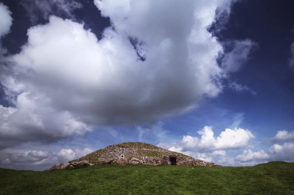 Loughcrew Megalithic Cemetery: Visitor Guide to the Hills of the Witch