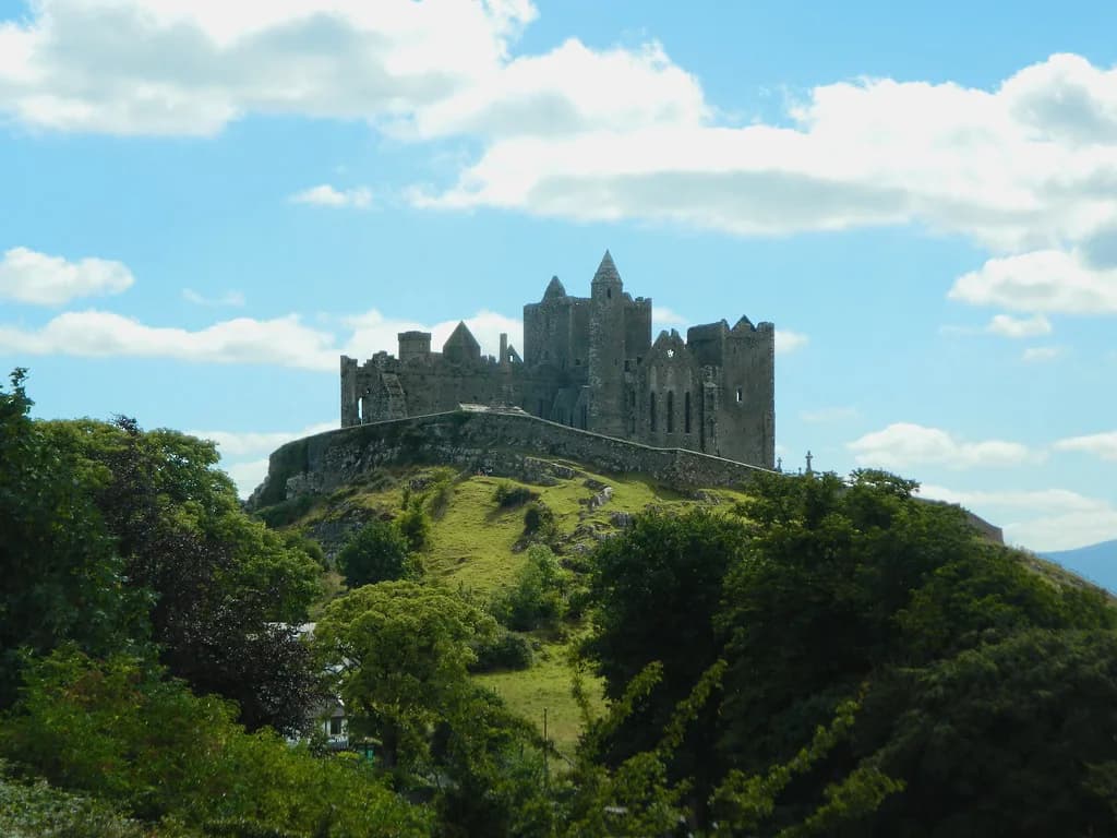 Rock of Cashel: A Visitor Guide to the Medieval Hilltop Site