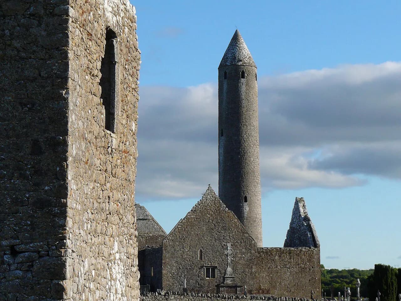 Kilmacduagh Monastic Site: Visitor Guide to the Leaning Tower