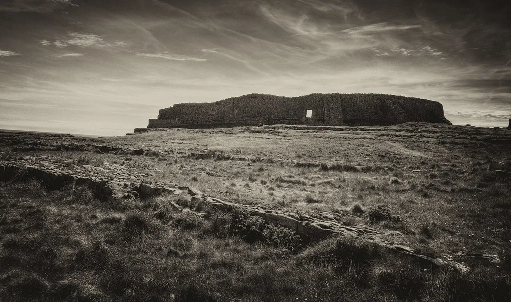 Dún Aonghasa above the cliffs of Inis Mór.