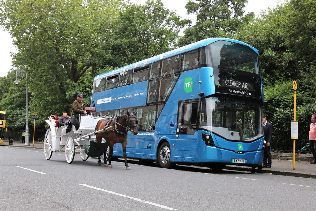 A horse-drawn carriage on Merrion Square, Dublin.