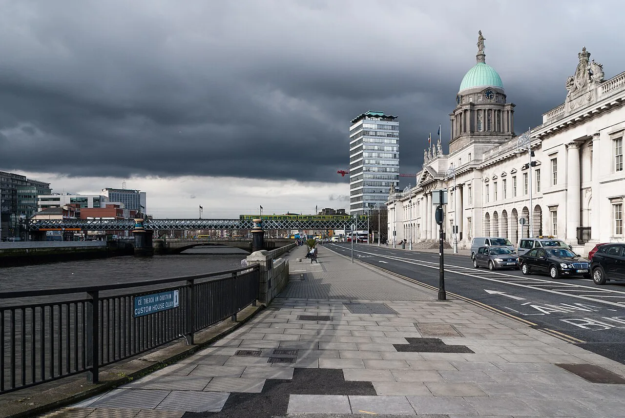 Custom House Quay on the River Liffey, Dublin.