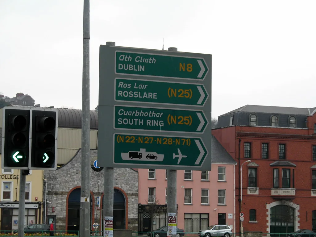 Bilingual direction sign in Ireland.
