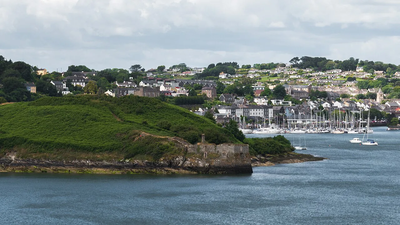 View across Kinsale harbour from James Fort, Ireland. Resized and converted to WebP.