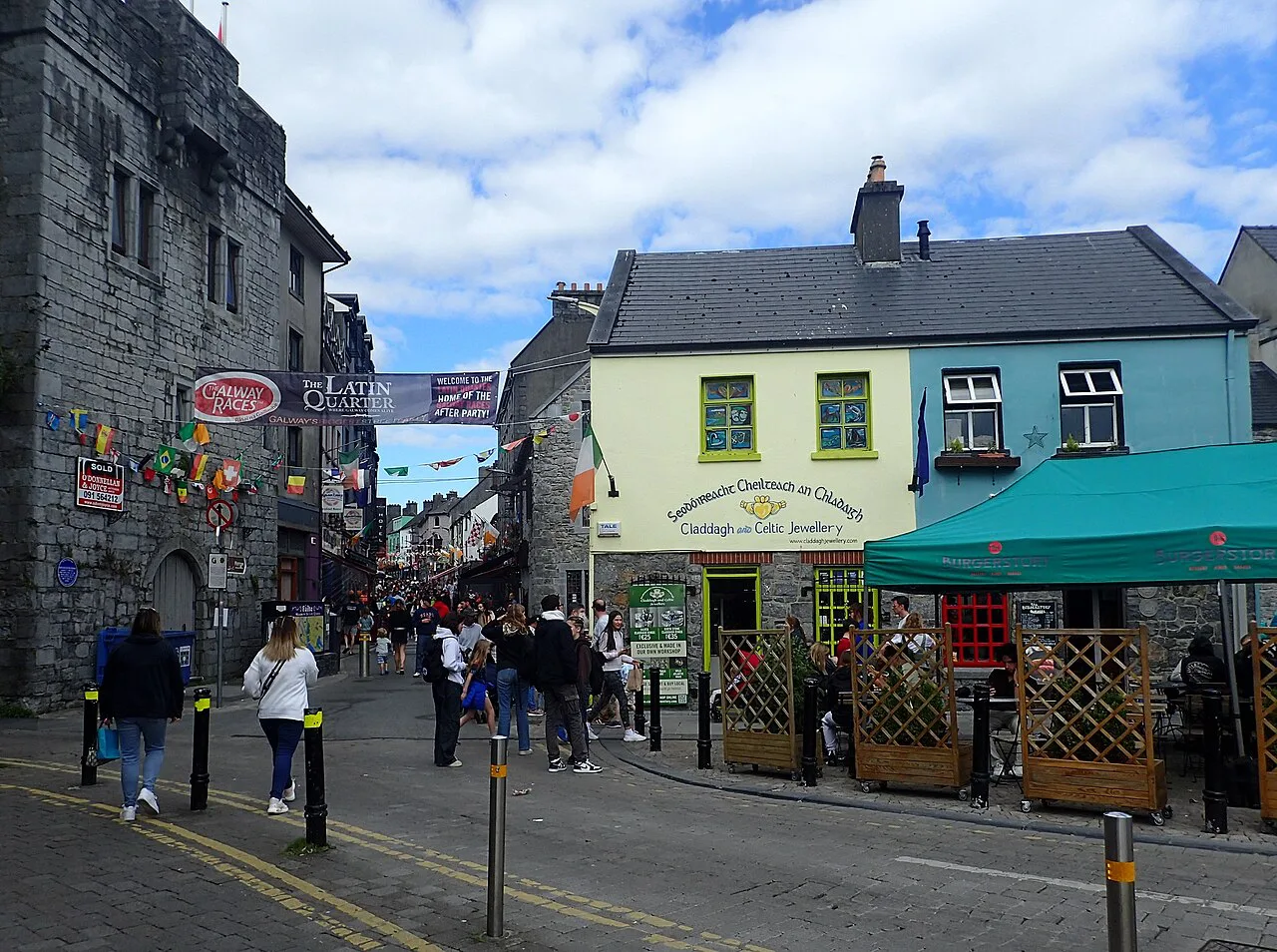 Entering the Latin Quarter in Galway. Resized and converted to WebP.