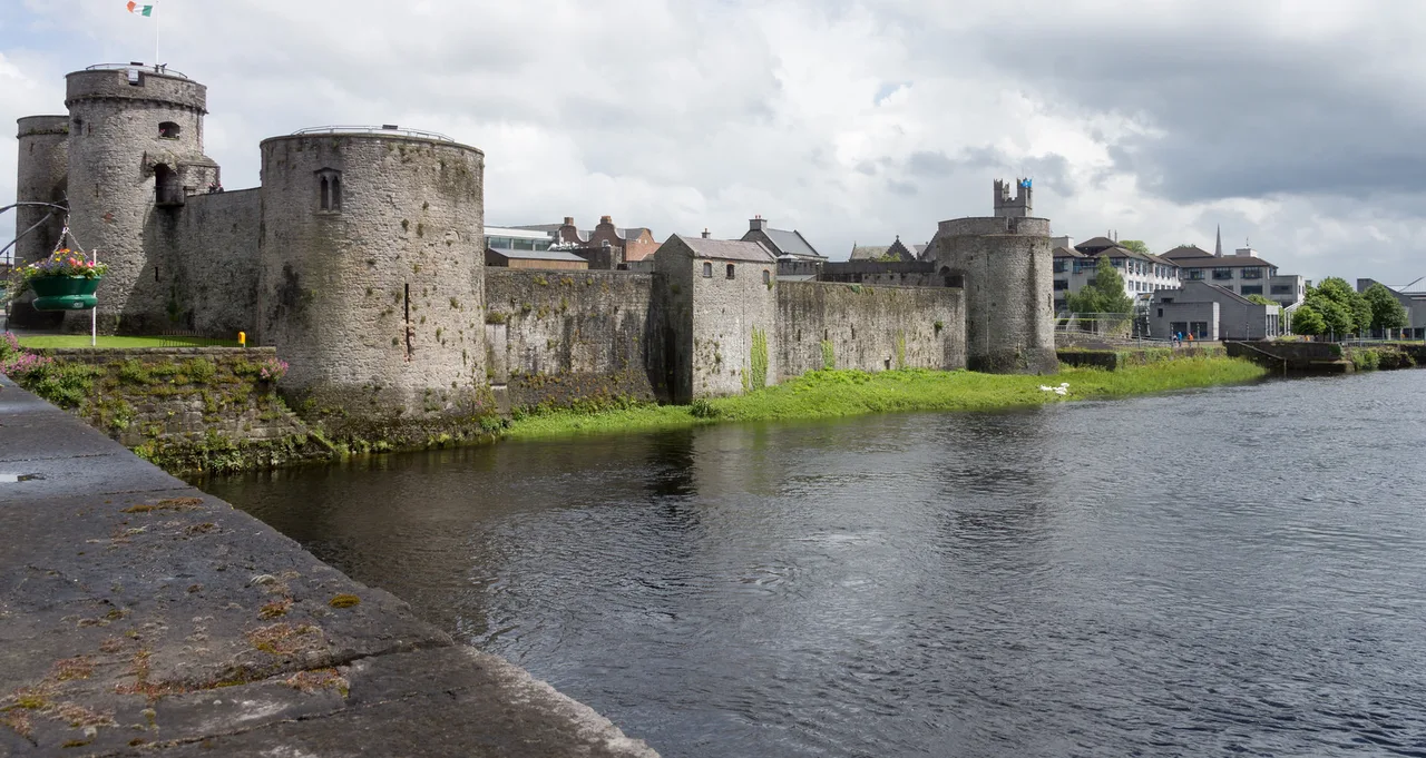 KING JOHN'S CASTLE - IMAGES FROM THE STREETS OF LIMERICK